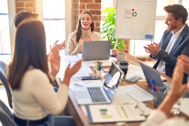 5 Valores Empresariales que Inspiran una Navidad Más Segura, Humana y Sostenible